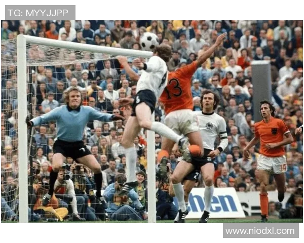 港星模仿世界足球巨星演绎绿茵魅力与银幕风采结合魅力秀